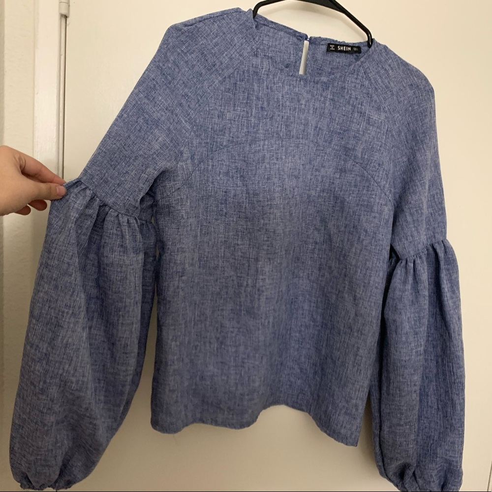 Puffy arms blue blouse